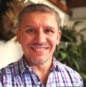 O curso me abriu os olhos! Aprendi a usar os anúncios do jeito certo e hoje minha agência tem muito mais clientes chegando todos os dias." — Silvio França — Agência Symon Tour, São Paulo