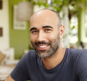 "Depois que comecei a investir em anúncios online, meu alcance triplicou! Estou fechando mais passeios do que nunca, até na baixa temporada." — João Silva, guia turístico – Campos do Jordão