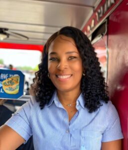 Depois que aprendi a anunciar, meu quiosque nunca mais ficou vazio! Os clientes simplesmente não param de chegar. — Paloma Souza — Porto Seguro/BA